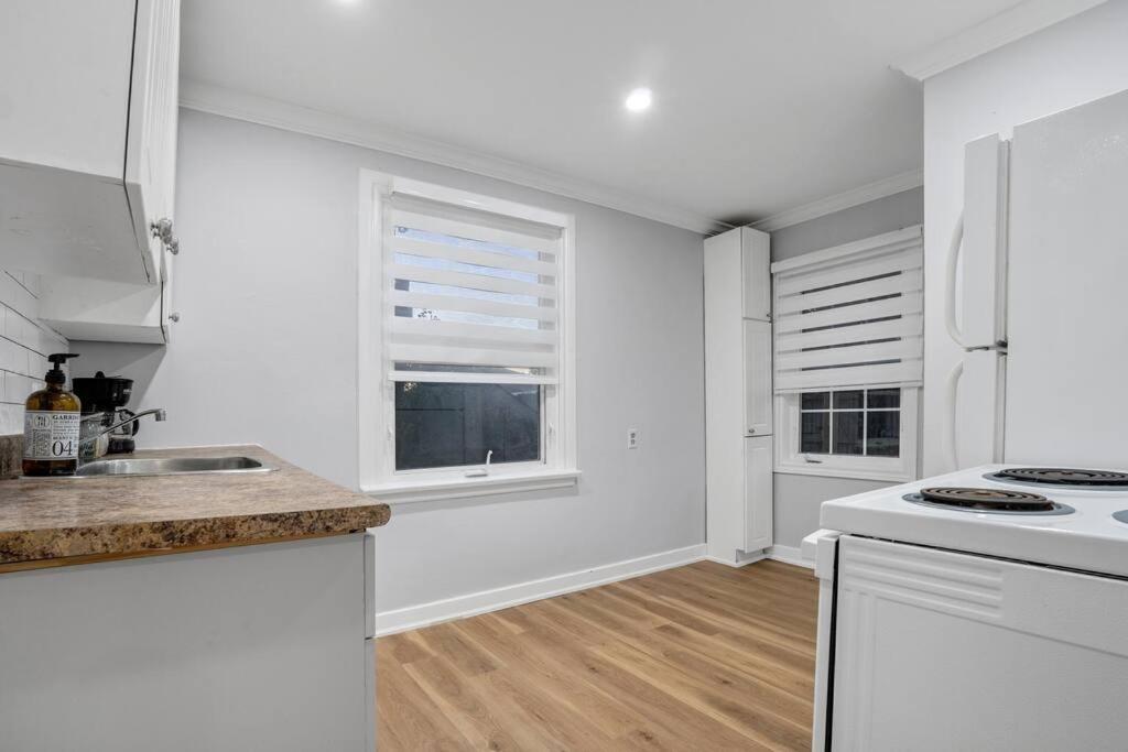 The Blushwood Suite Mins to DT & Trails