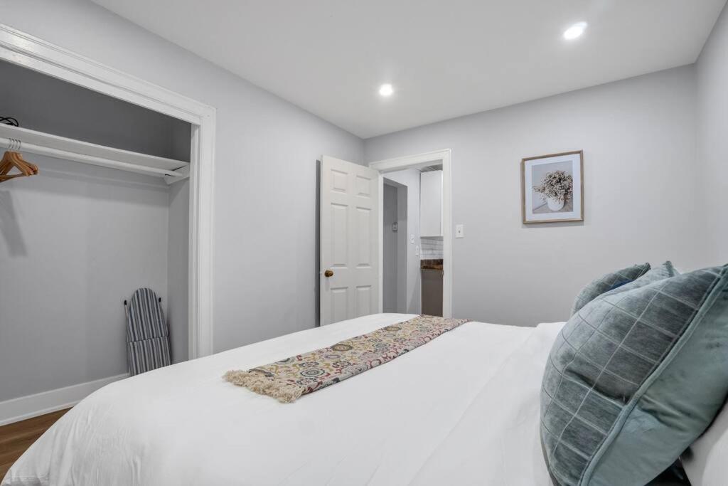 The Blushwood Suite Mins to DT & Trails
