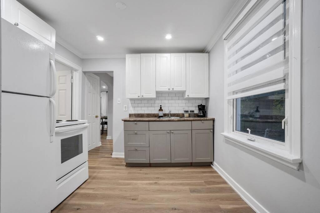 The Blushwood Suite Mins to DT & Trails