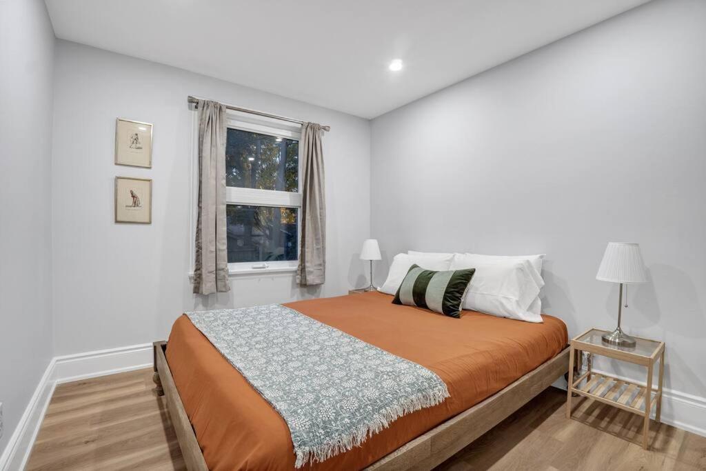 The Blushwood Suite Mins to DT & Trails