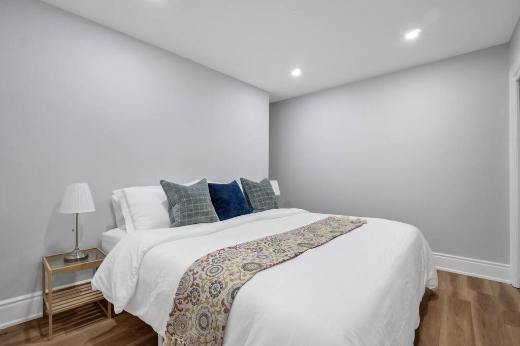 The Blushwood Suite Mins to DT & Trails