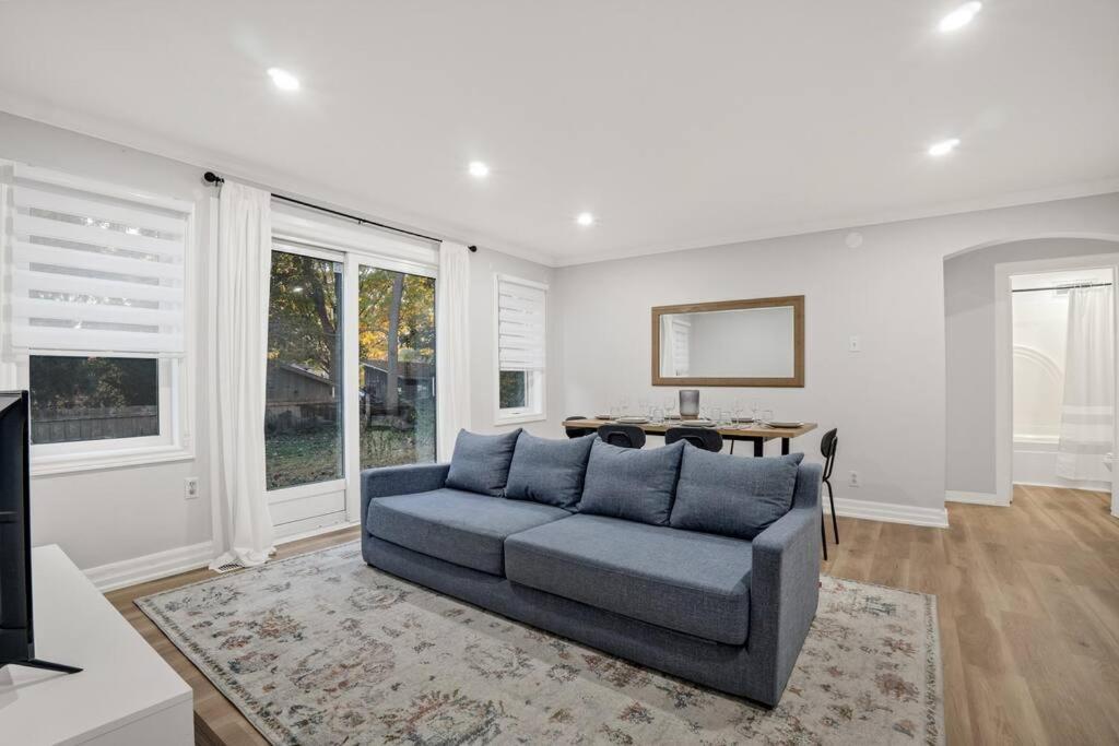 The Blushwood Suite Mins to DT & Trails