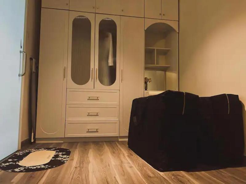 Cozy French Suite Bathtub Mosaic Midvalley 2-9px
