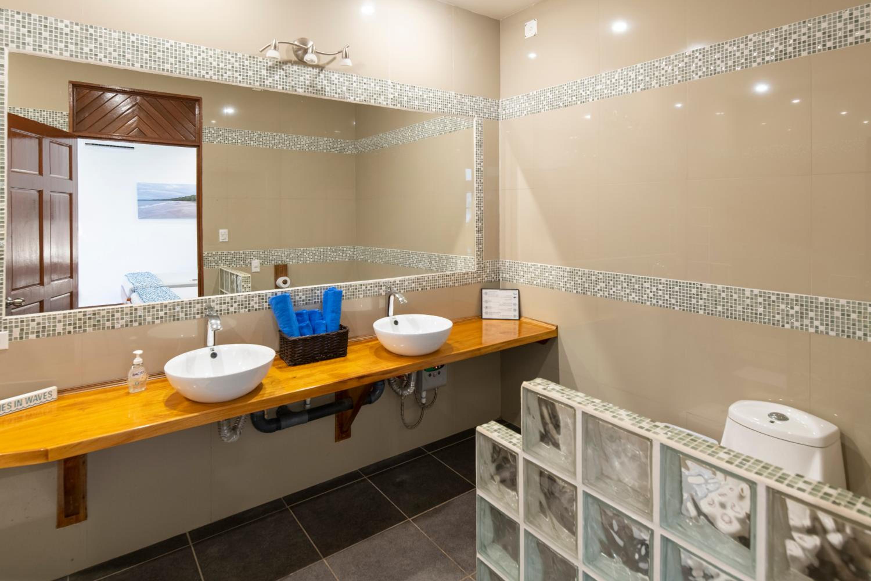 Pangea Lodge with Shared Pool at the Heart of Manzanillo