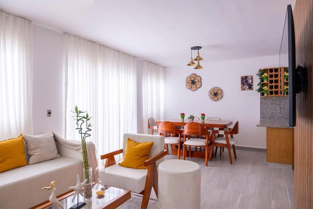 Cozy Pool and Jacuzzi 10 minutes to Best Beaches, Downtown view 2
