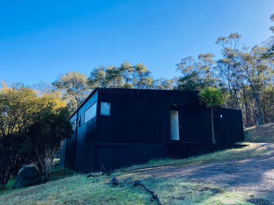 Architecturally Designed Rural Retreat 3 bedroom HOUSE or 1 bedroom CABIN with more than 150 five stars rating