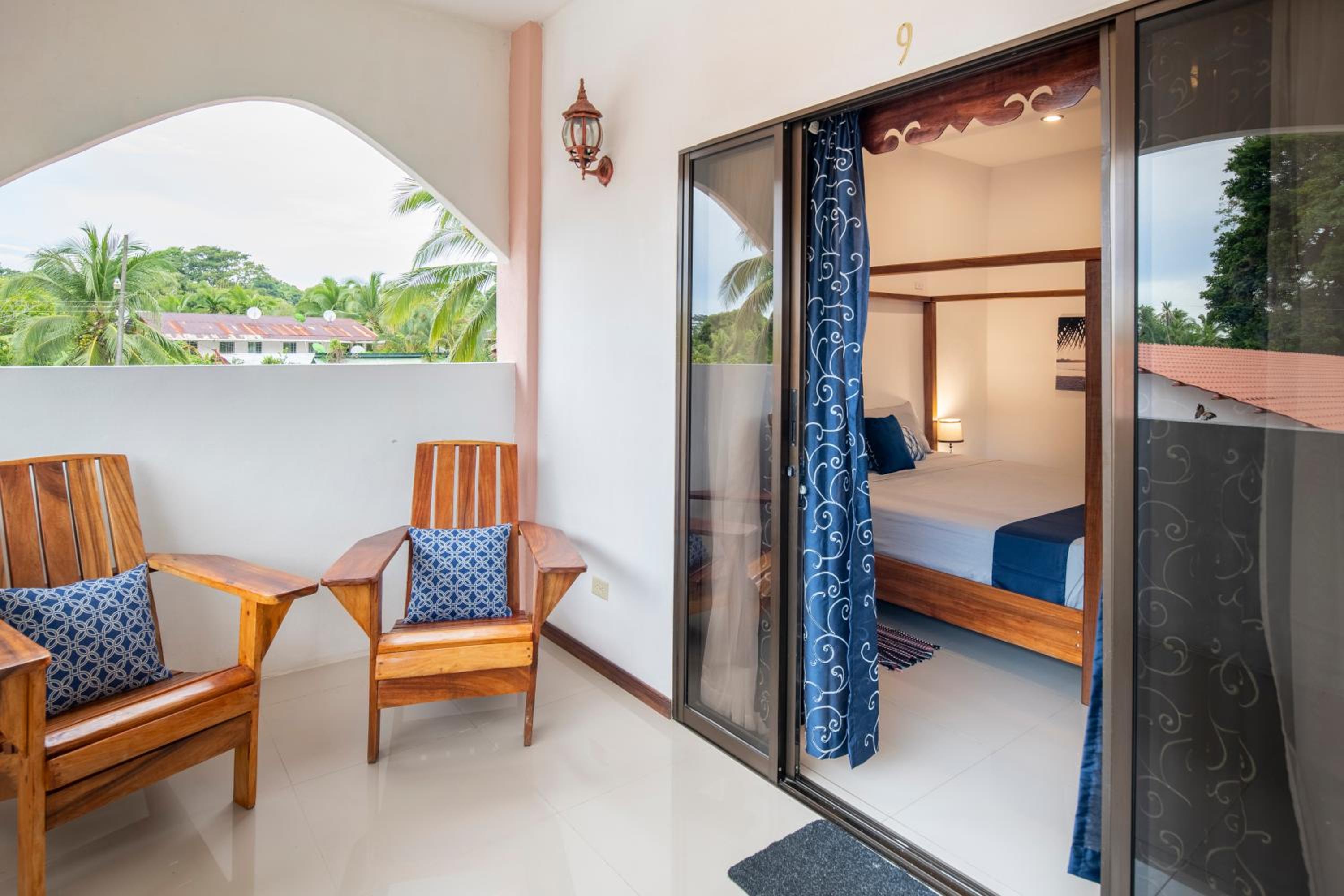 Pangea Lodge with Shared Pool at the Heart of Manzanillo