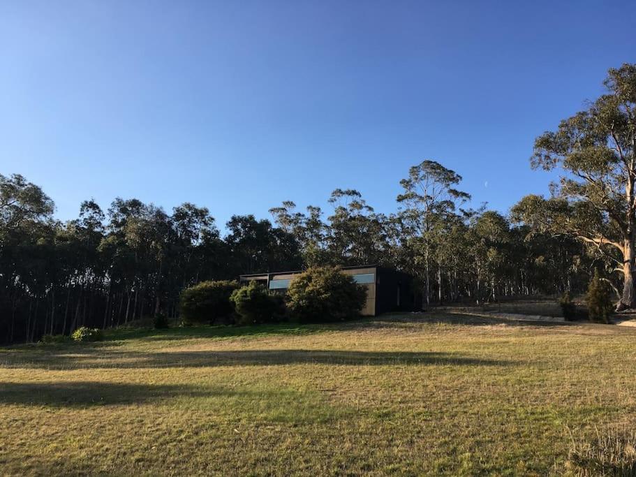 Architecturally Designed Rural Retreat 3 bedroom HOUSE or 1 bedroom CABIN with more than 150 five stars rating
