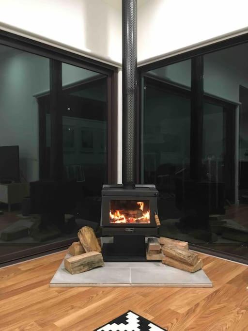 Architecturally Designed Rural Retreat 3 bedroom HOUSE or 1 bedroom CABIN with more than 150 five stars rating