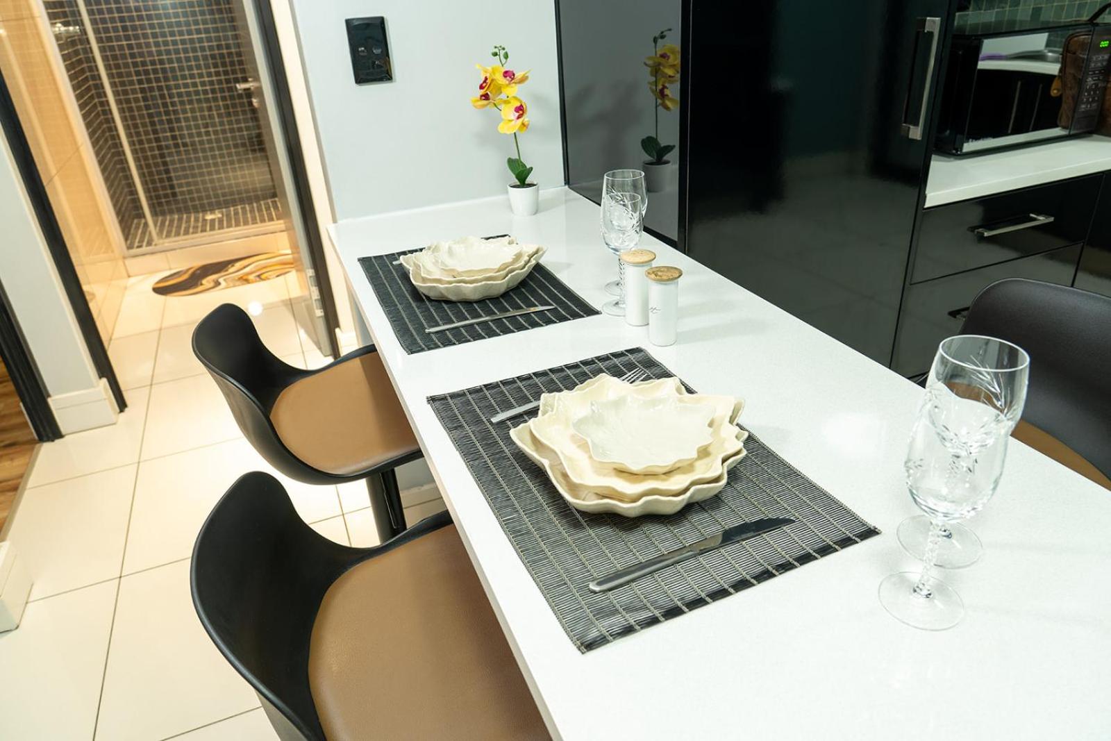La Belle Luxury Suites - Two Executive Apartments with Pool & Gym Windhoek CBD view 3