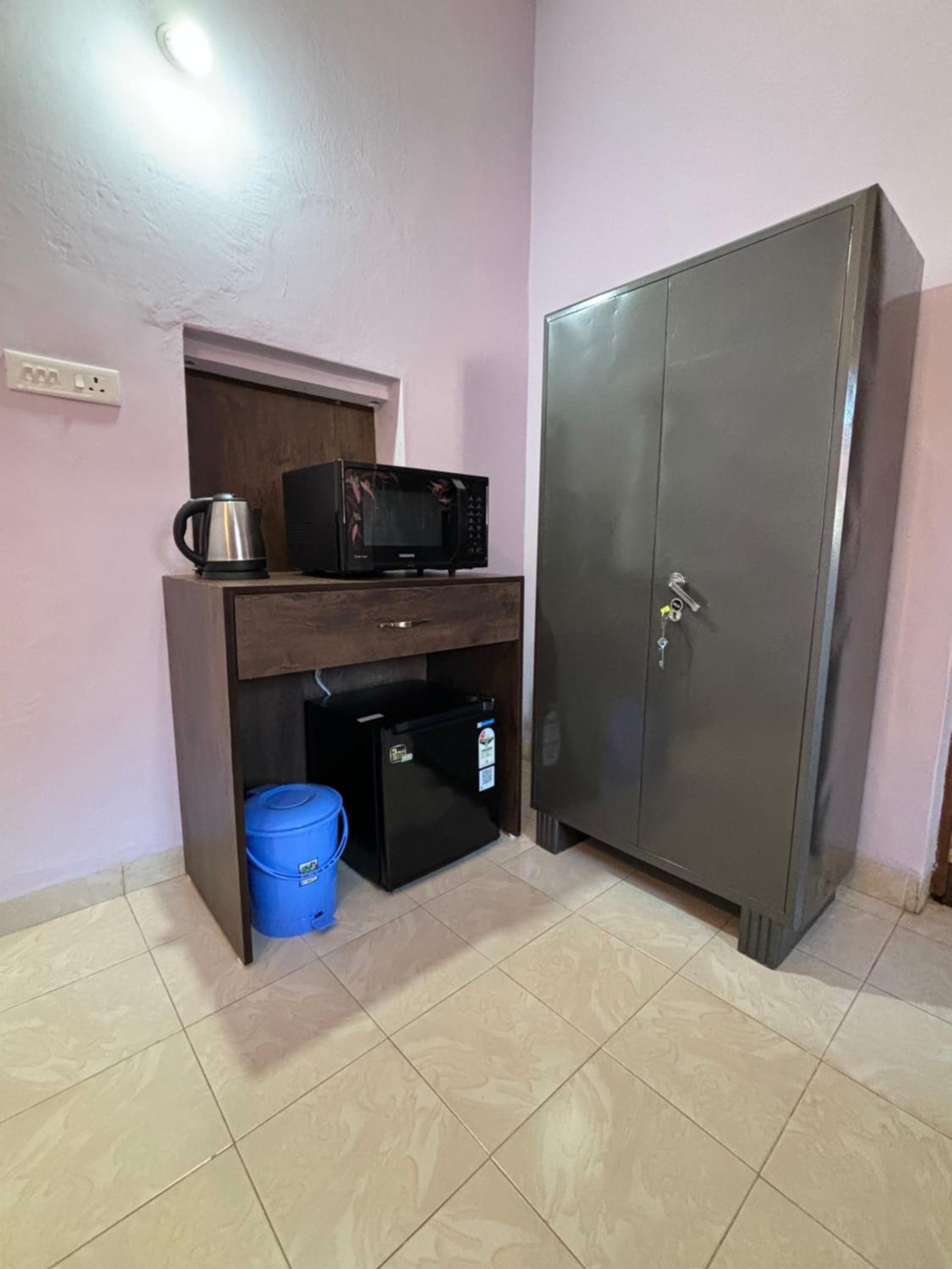 Angelina guest house, Anjuna Beach Road