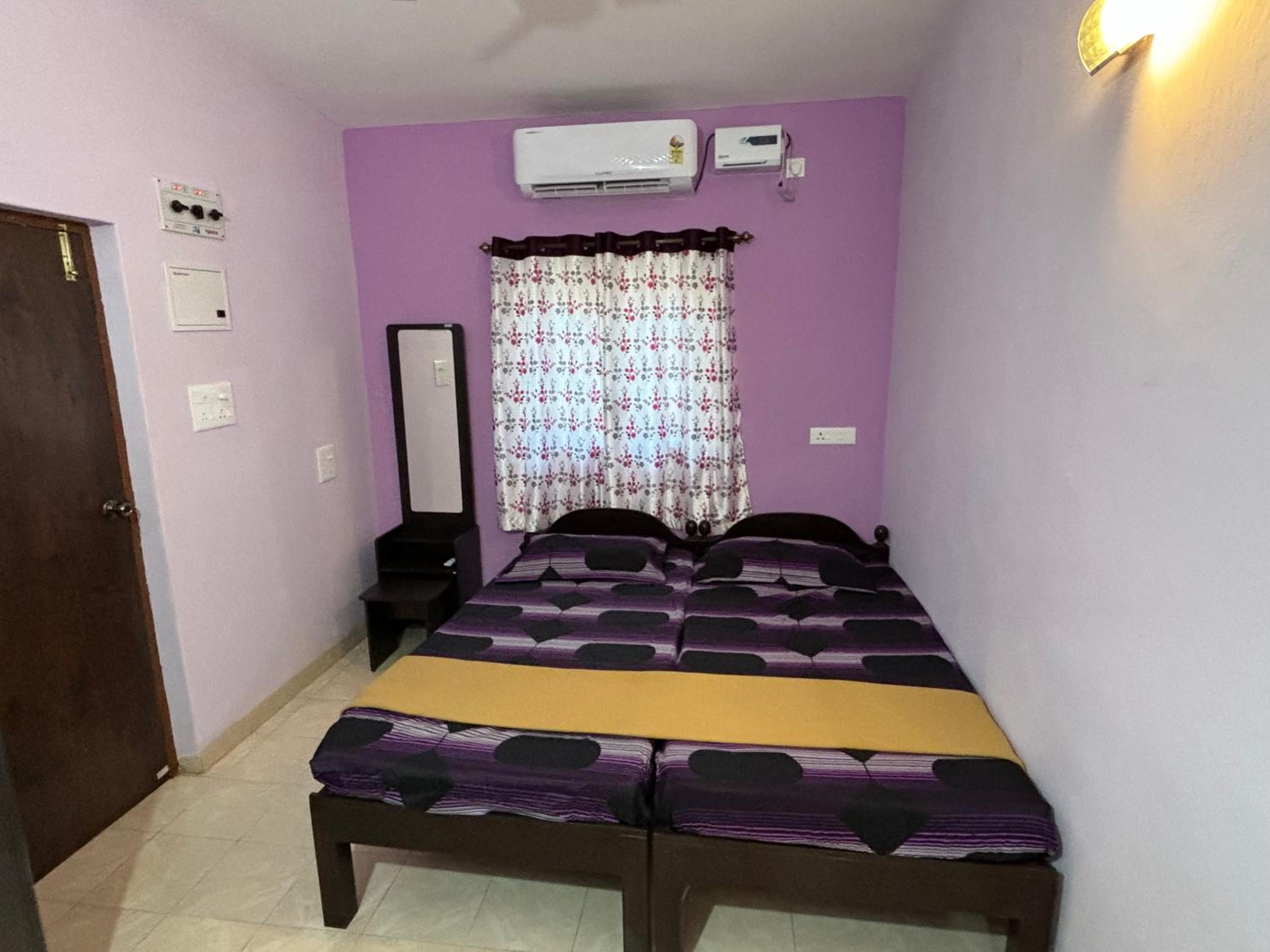 Angelina guest house, Anjuna Beach Road