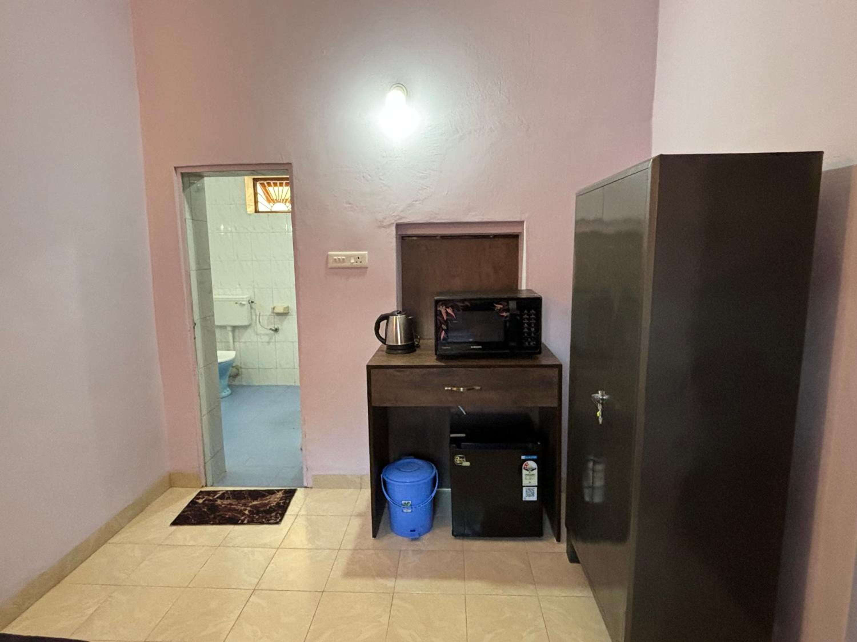 Angelina guest house, Anjuna Beach Road