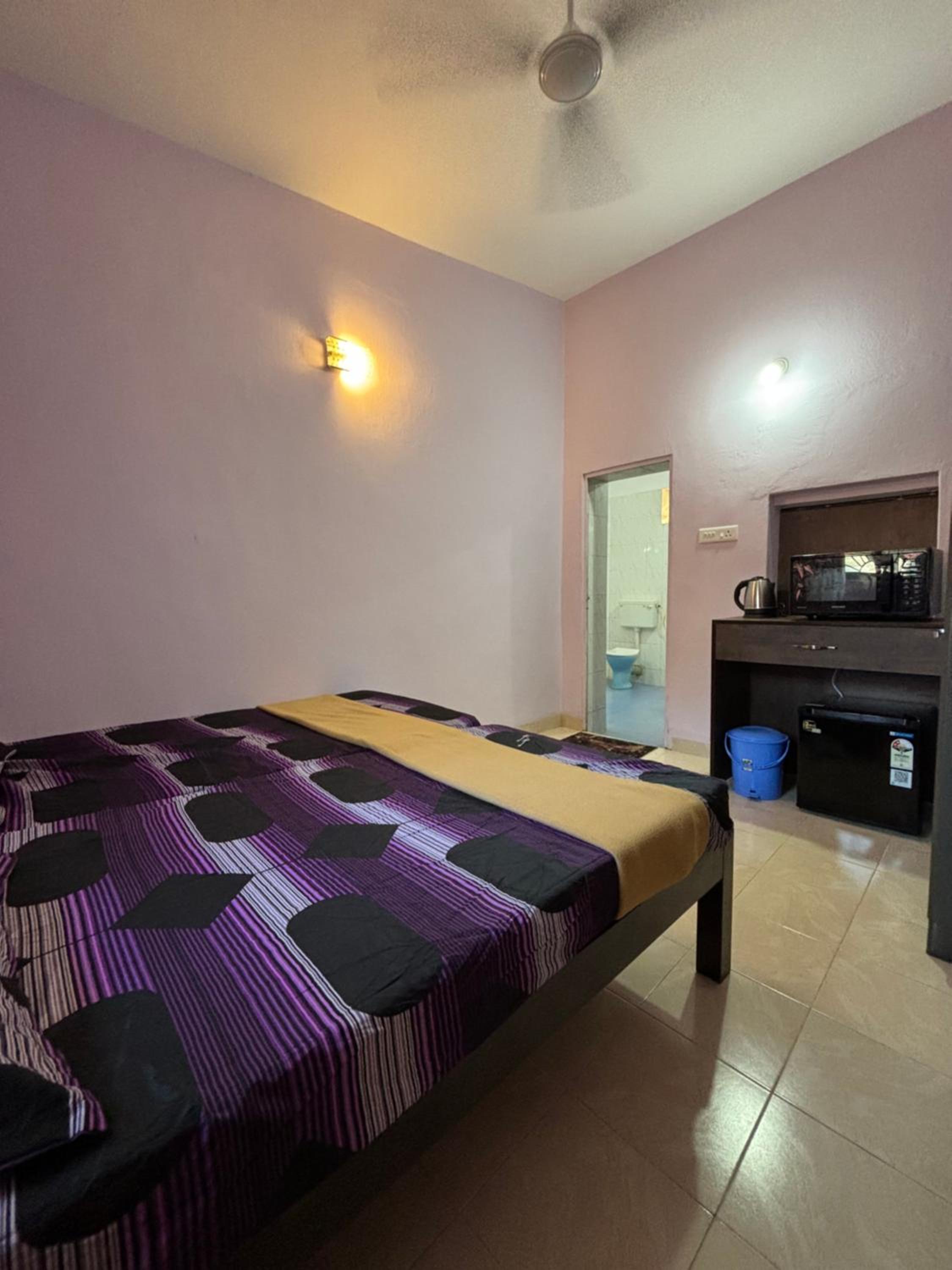 Angelina guest house, Anjuna Beach Road