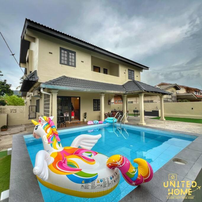 Swiming pool Villa Kuantan Holiday Home 6R 4CP photo 1