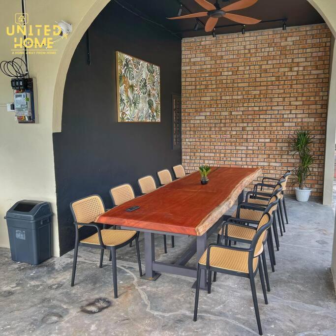 Swiming pool Villa Kuantan Holiday Home 6R 4CP photo 8