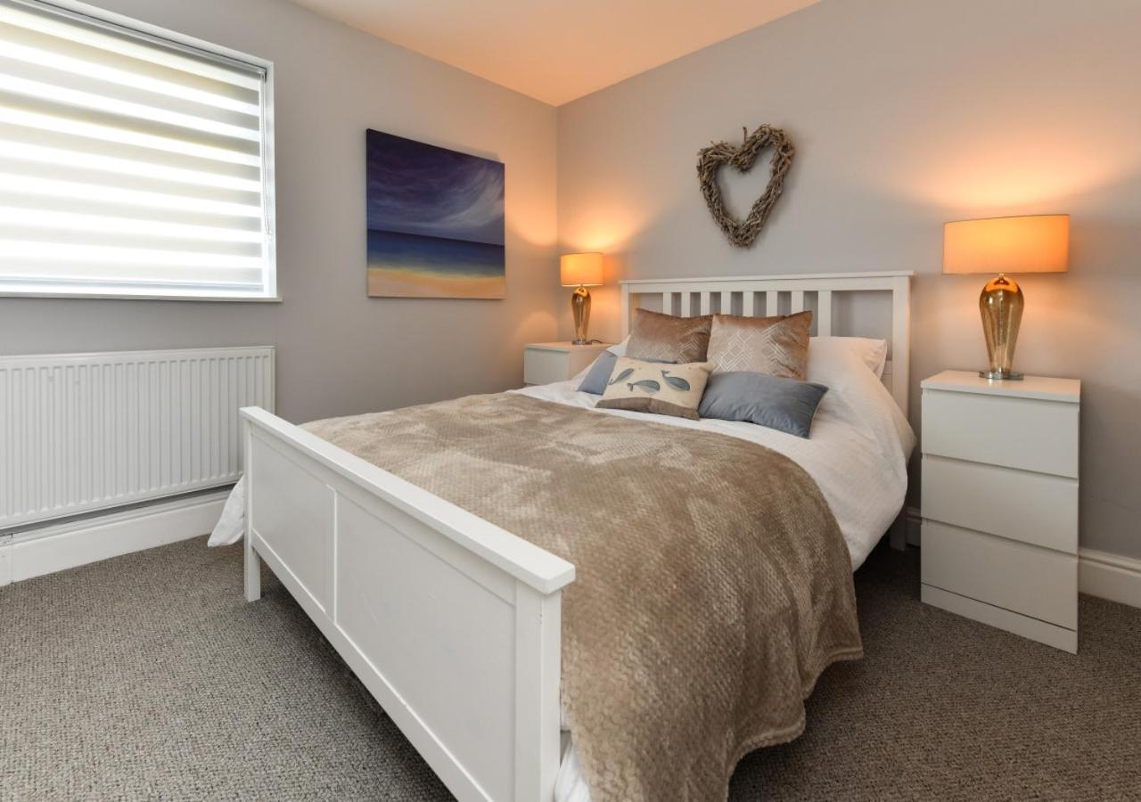 3 Bed in Pwllheli oc-sealig view 2