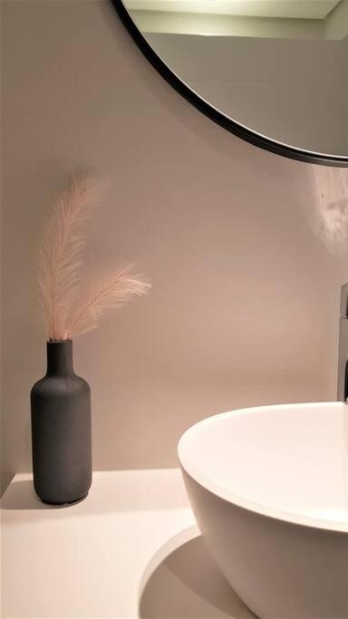 Lovely 1-Bedroom De Waterkant Apt with parking and WiFi view 2
