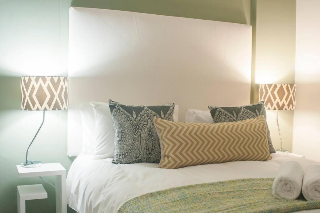Lovely 1-Bedroom De Waterkant Apt with parking and WiFi view 3