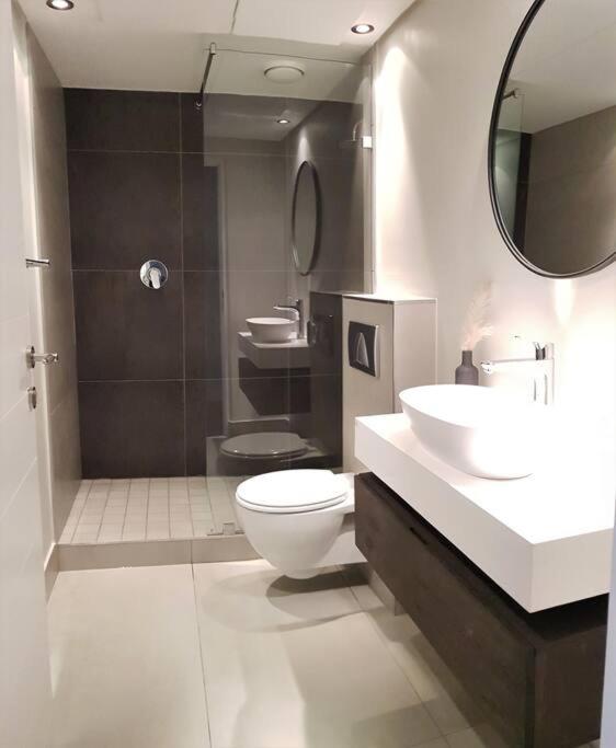Lovely 1-Bedroom De Waterkant Apt with parking and WiFi view 4