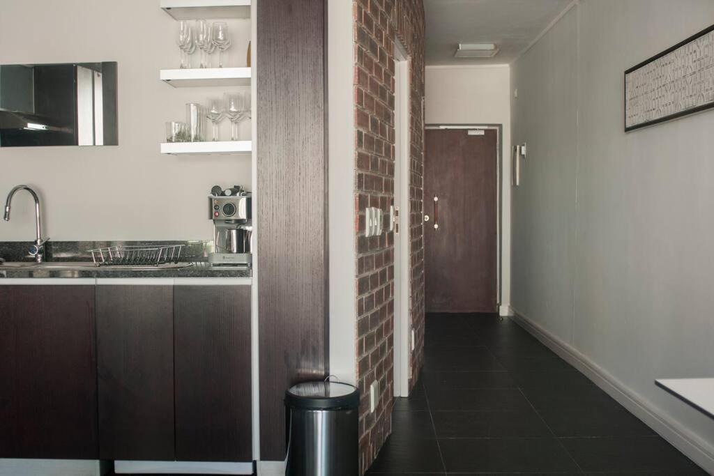 Lovely 1-Bedroom De Waterkant Apt with parking and WiFi view 5
