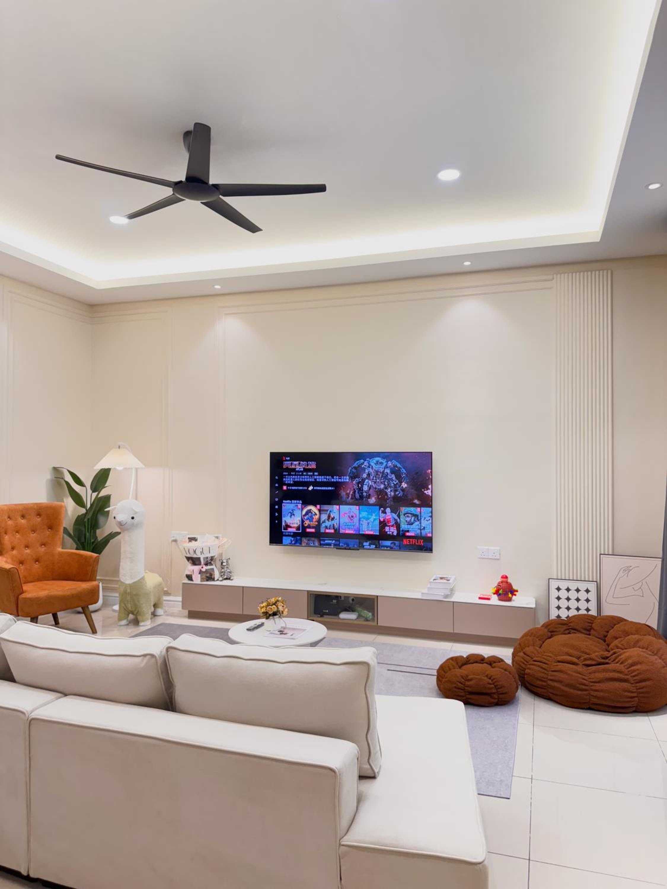 Brand new house with Karaoke room near to jonker Netflix 18 pax by Doraee Home photo 2