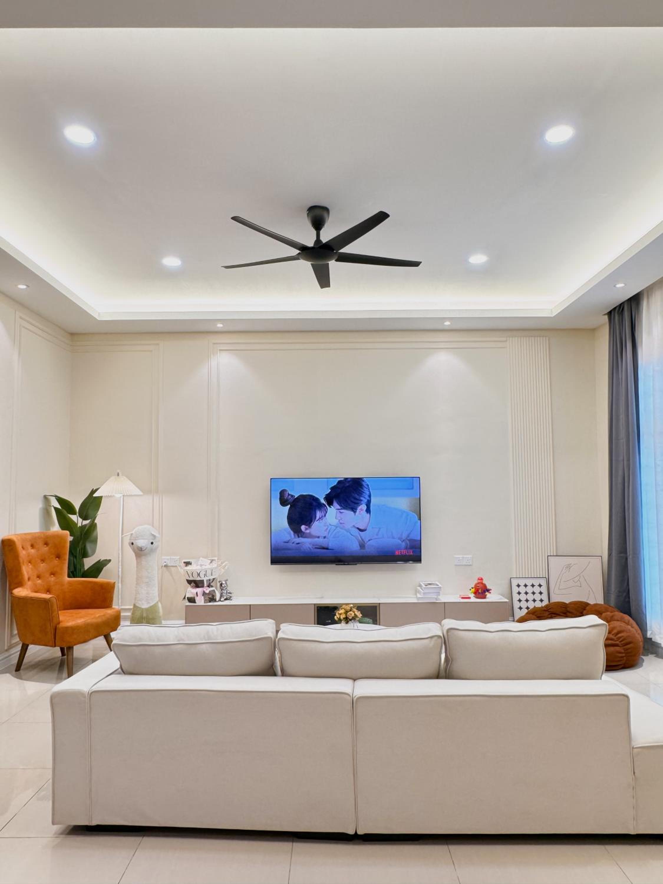 Brand new house with Karaoke room near to jonker Netflix 18 pax by Doraee Home photo 4