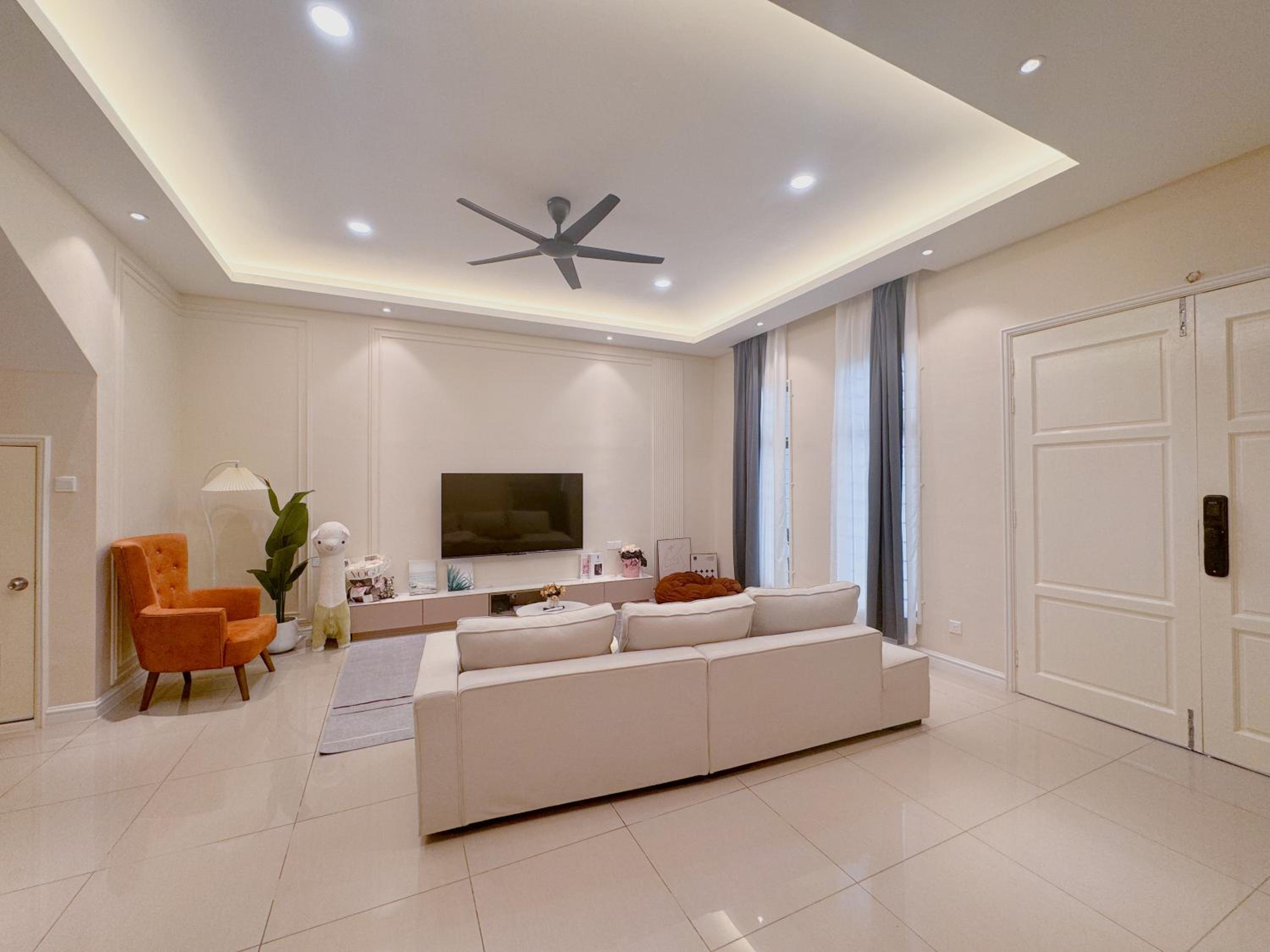 Brand new house with Karaoke room near to jonker Netflix 18 pax by Doraee Home photo 6