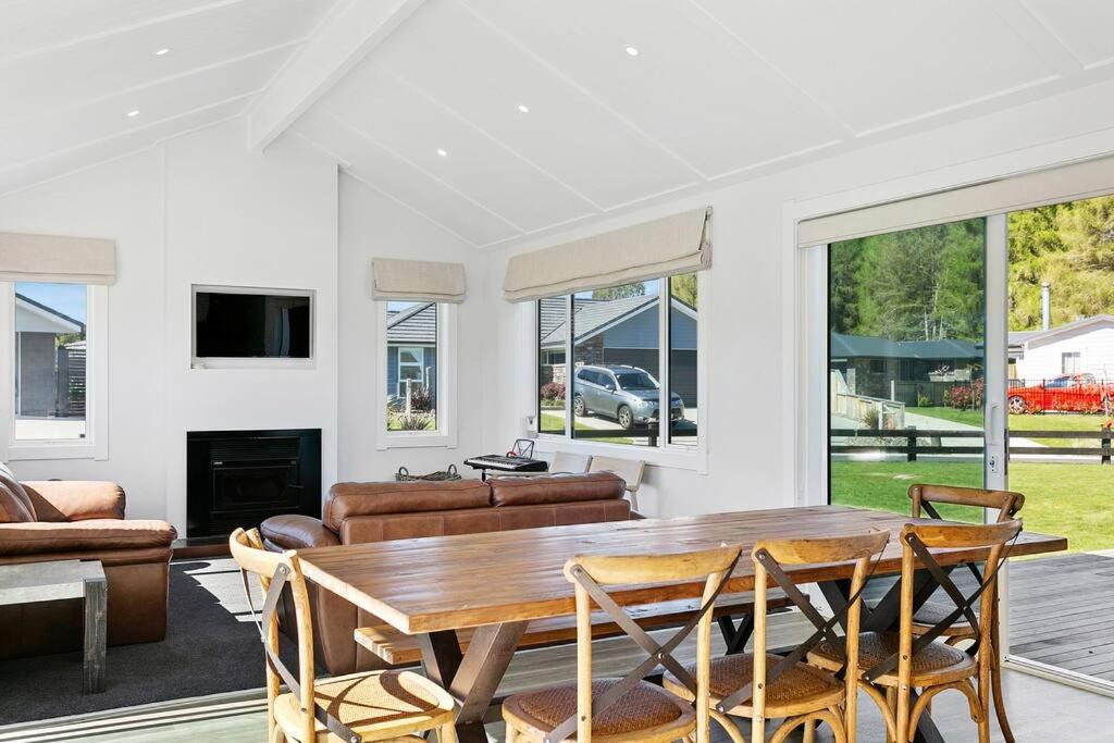 New Lake House in Kinloch view 2