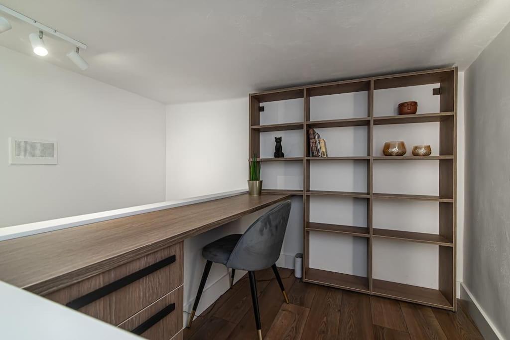 Modern Apartment in the heart of Vilnius Old Town by URBAN RENT view 4