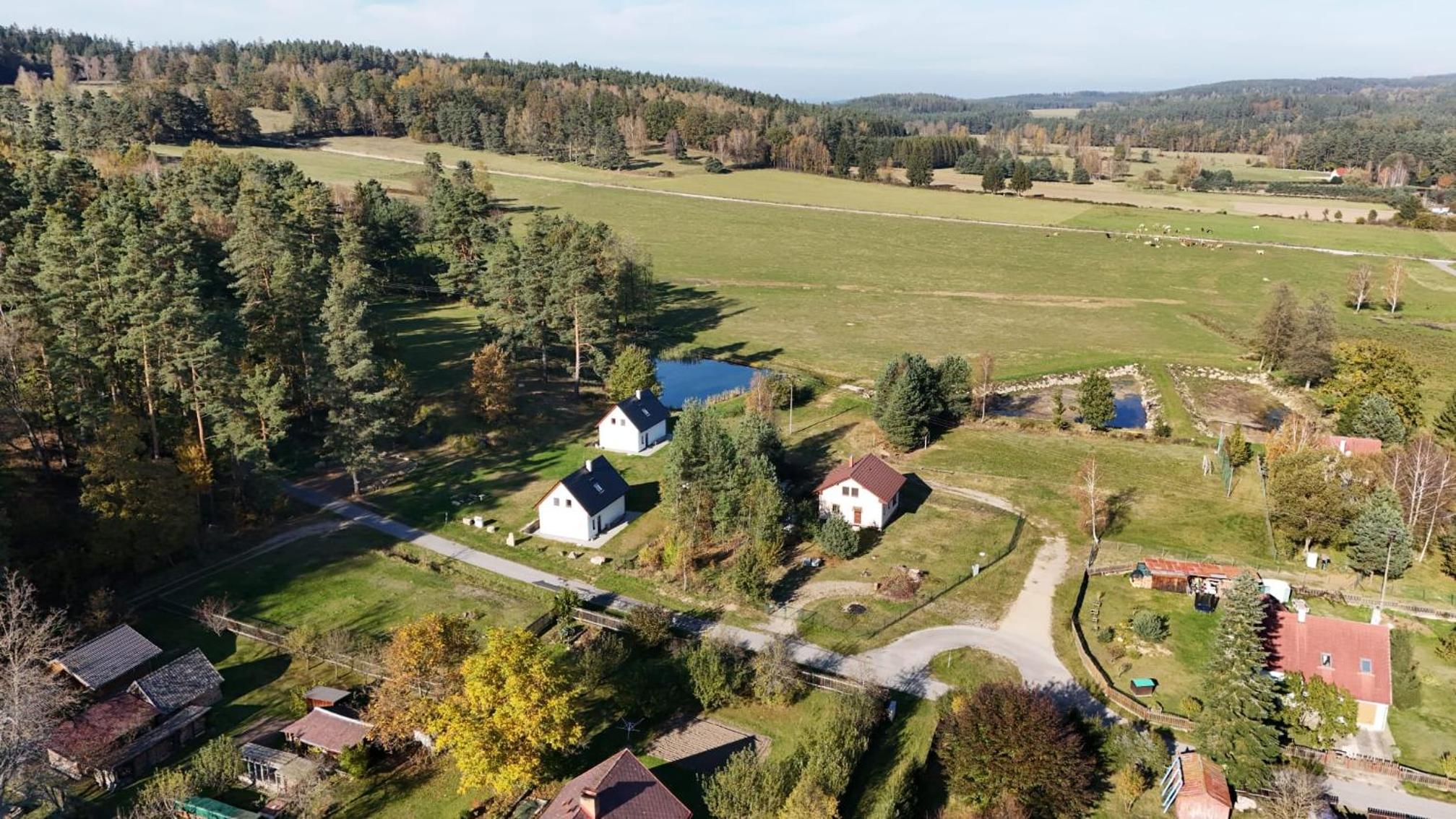 Klidná lokalita Na kraji lesa, celý dům s úschovnu kol