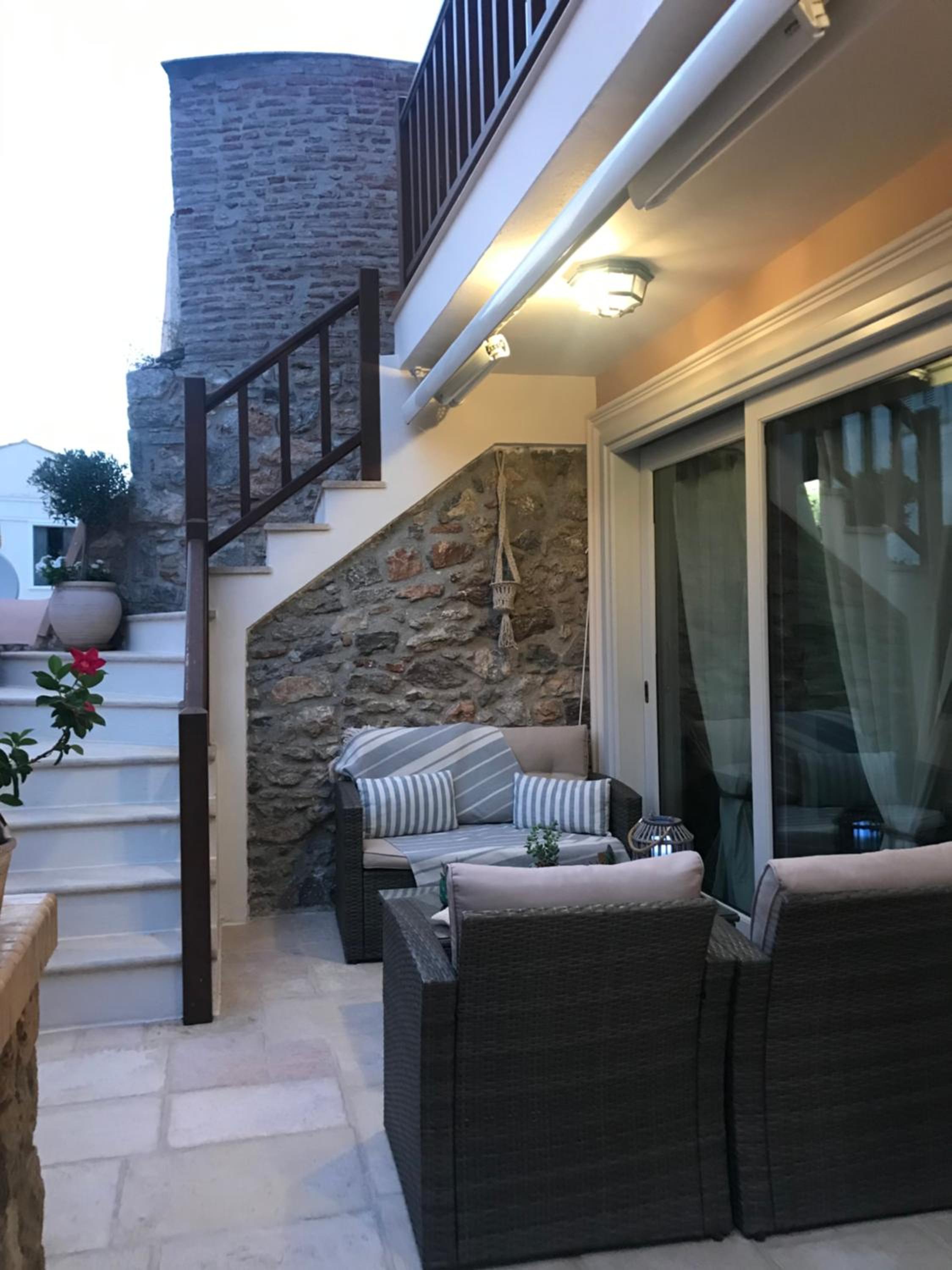 Bella's Rustic Suites view 5