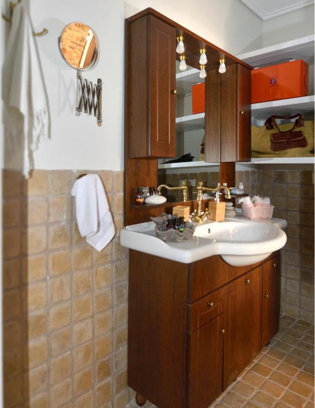 Bella's Rustic Suites view 4