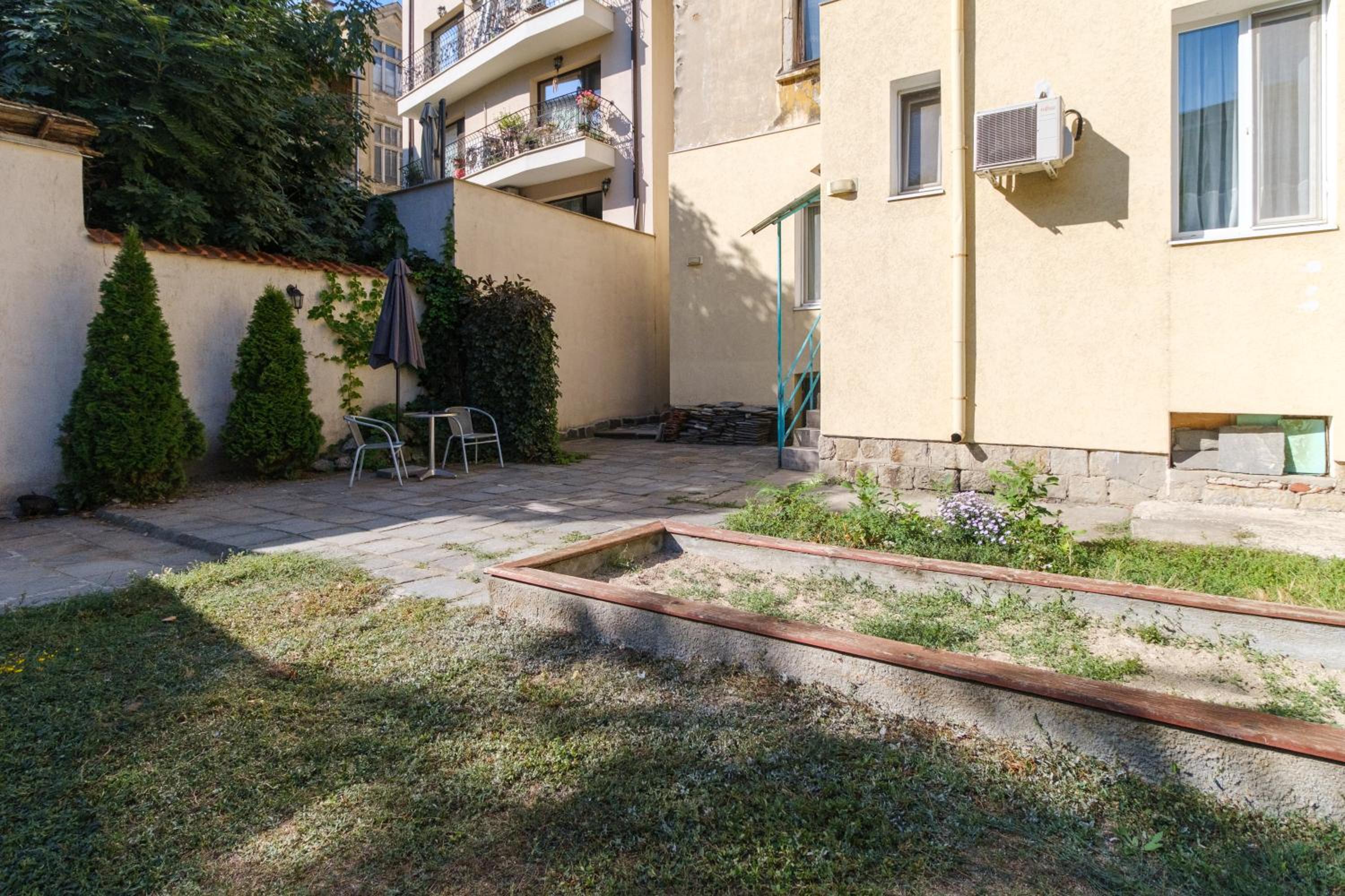 1-bedroom City Center secret gem