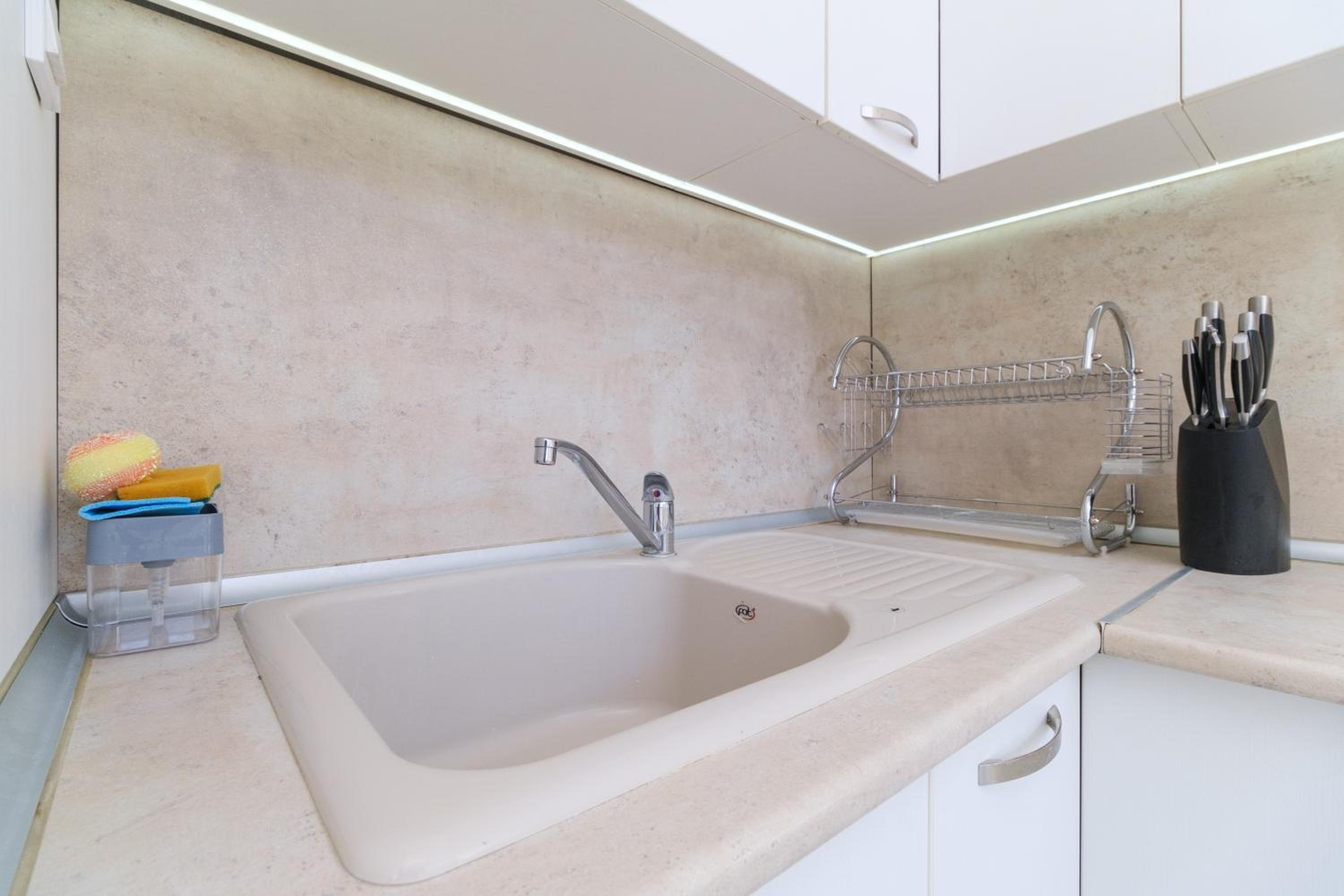 1-bedroom City Center secret gem