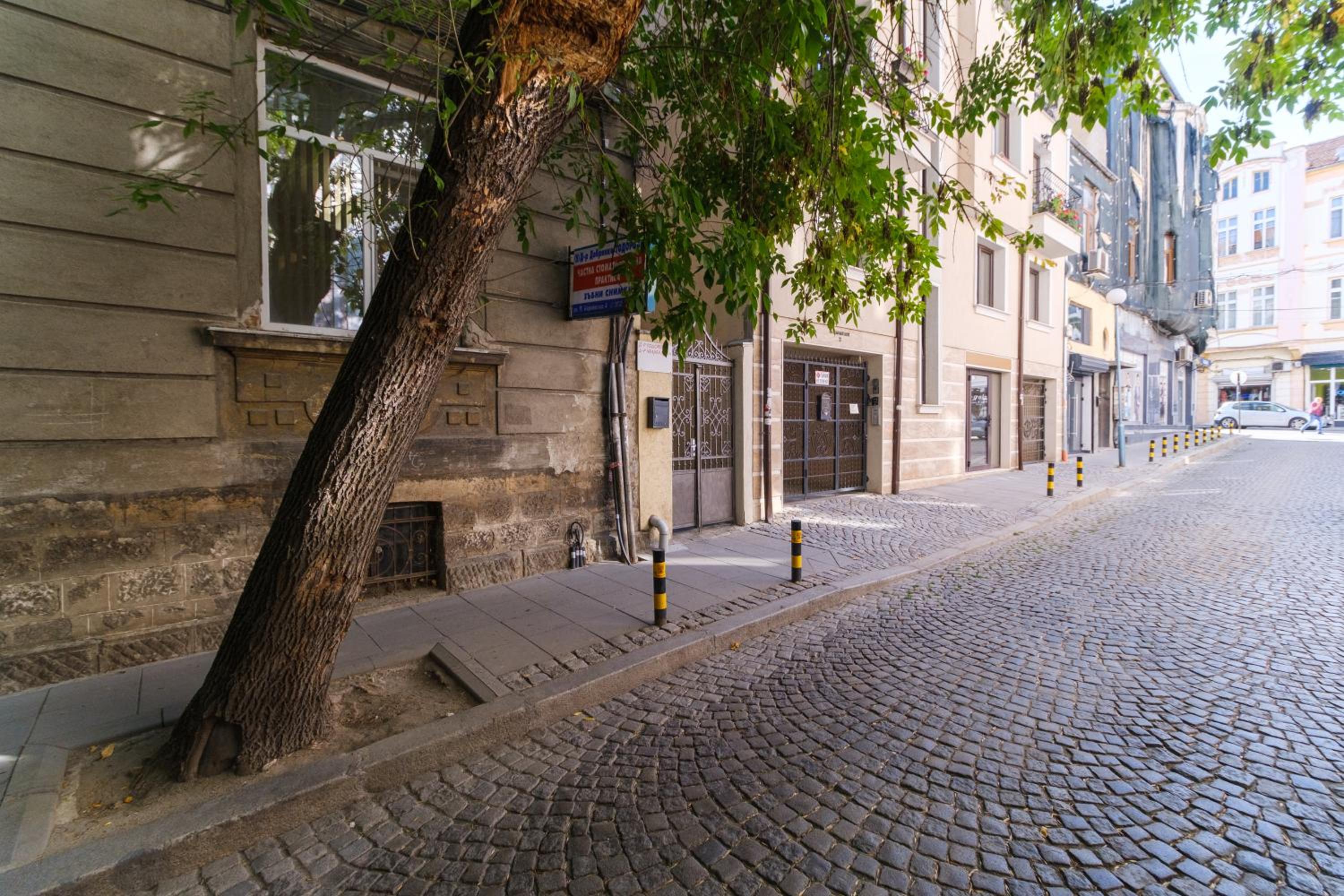 1-bedroom City Center secret gem
