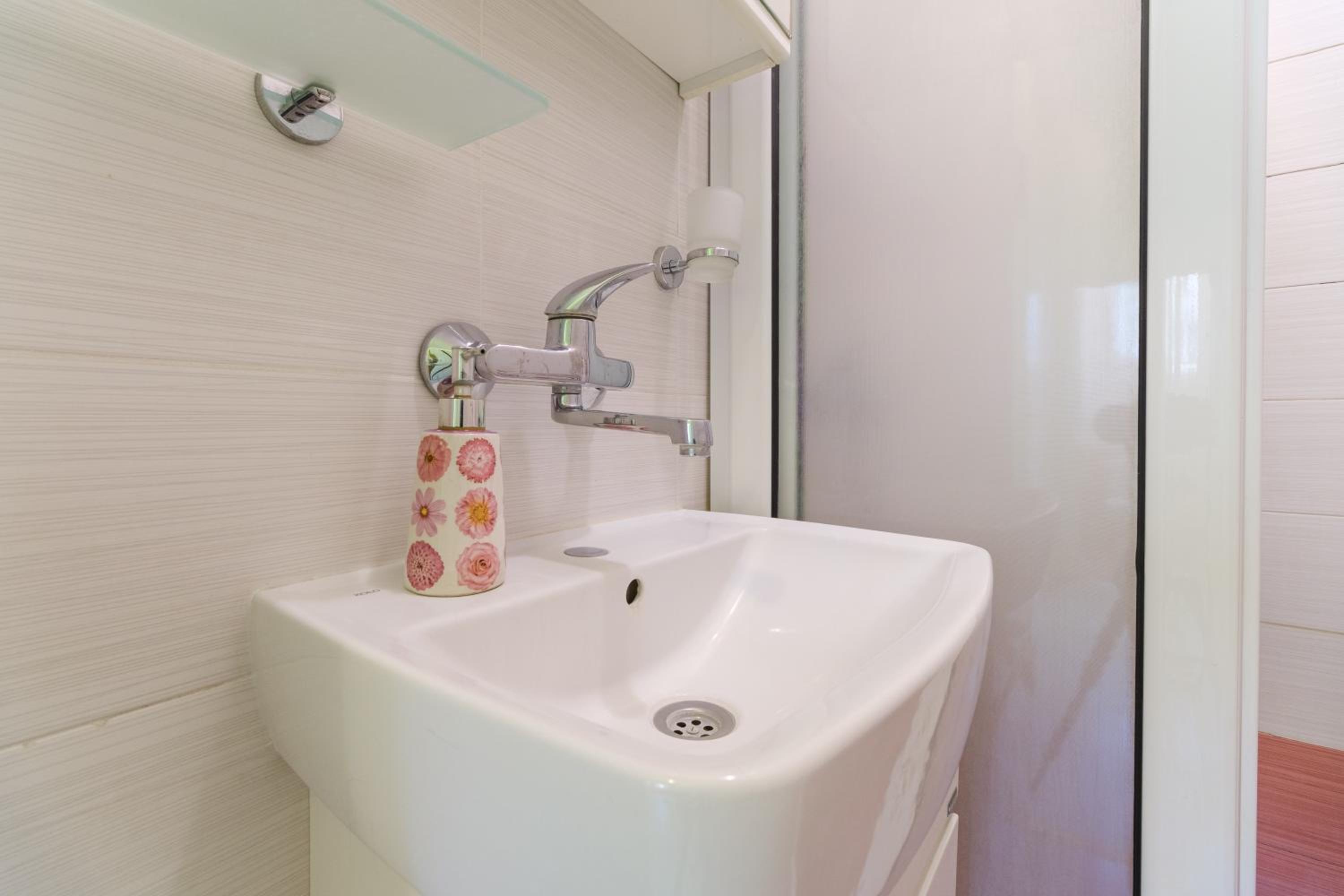 1-bedroom City Center secret gem