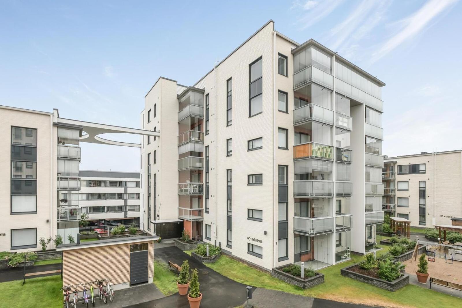 RovaKoti Saaga Suite with Sauna, Gym Access, Smartlock view 4