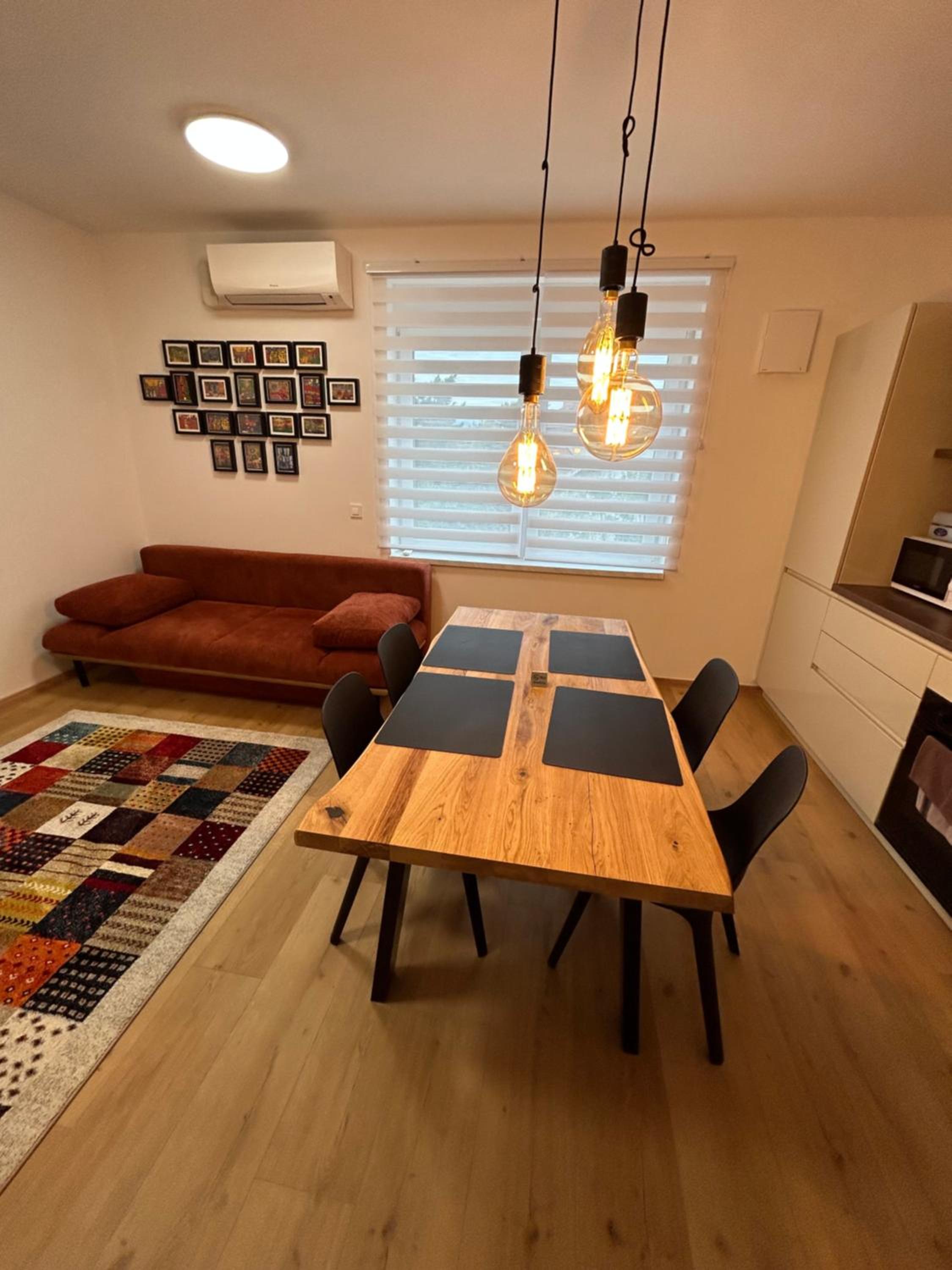 CASA BOX APARTMENT Free garage view 2