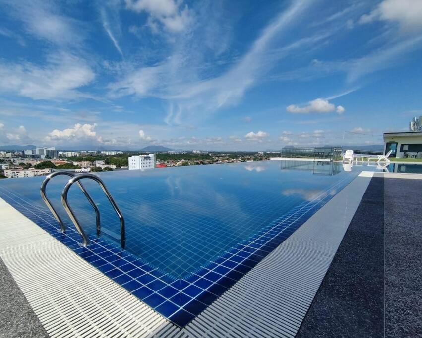 Free Wifi,Infinity Pool, Kuching Kozi Square ii -GHG photo 3