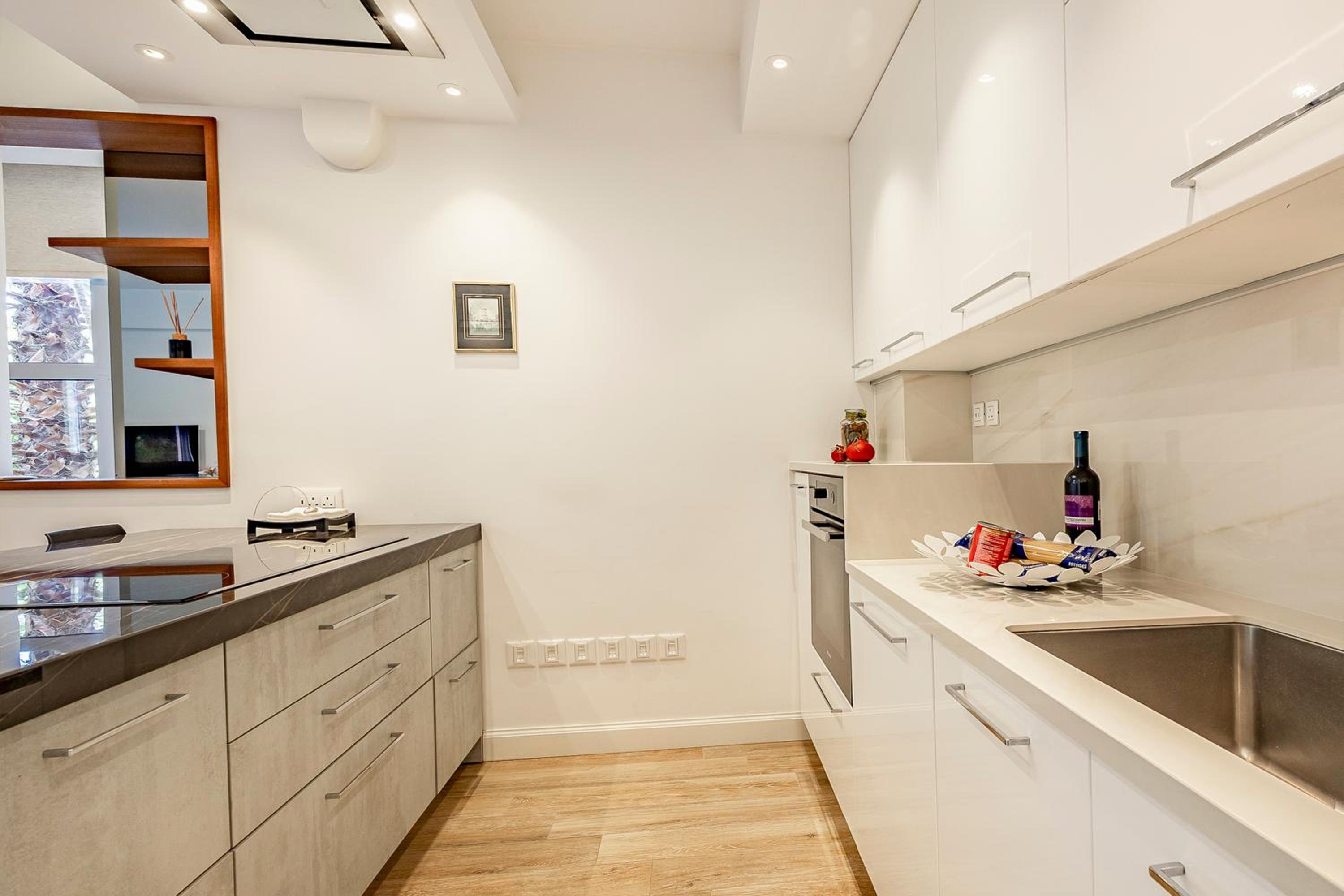 Luxury 1 bedroom apartment with shared pool