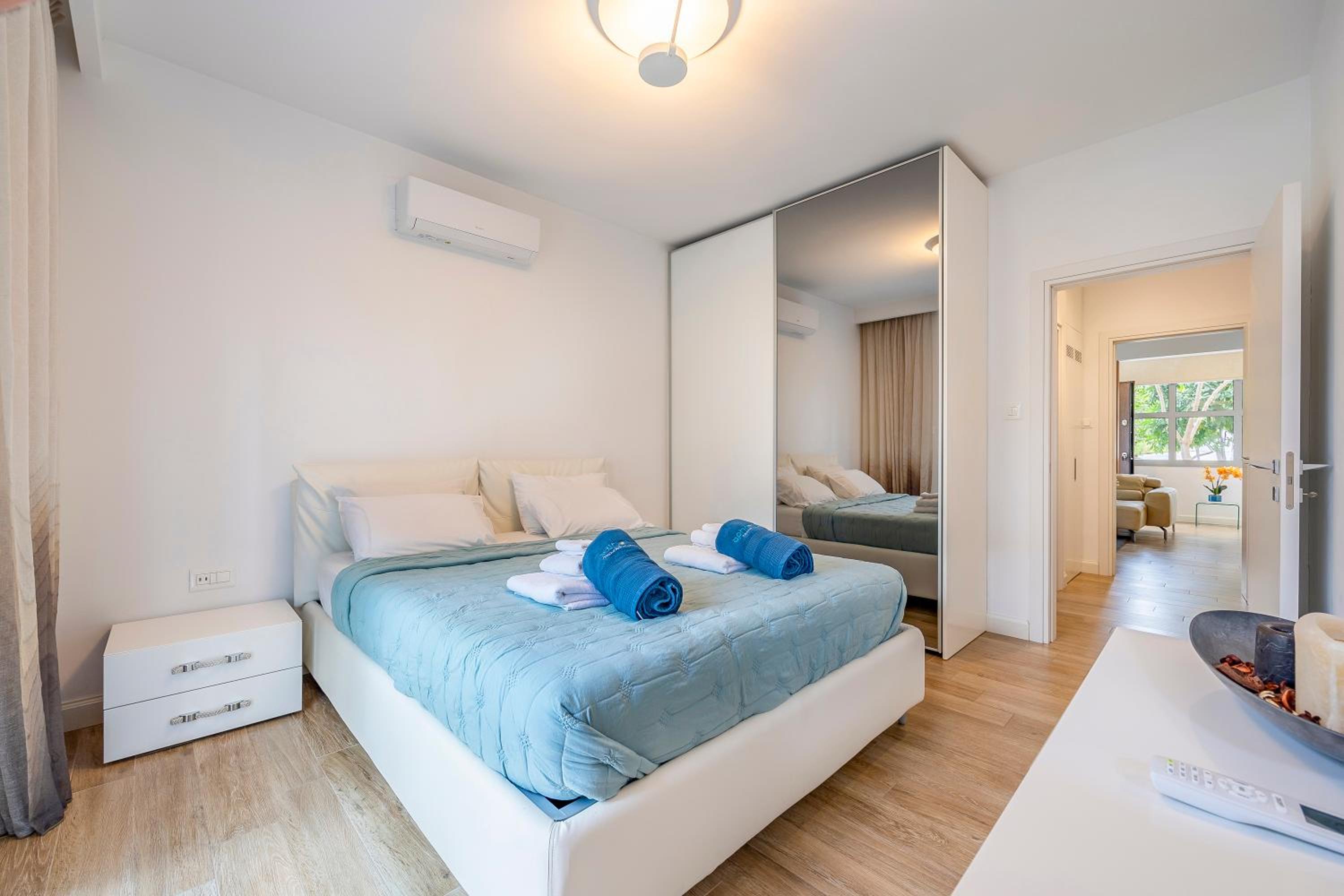 Luxury 1 bedroom apartment with shared pool