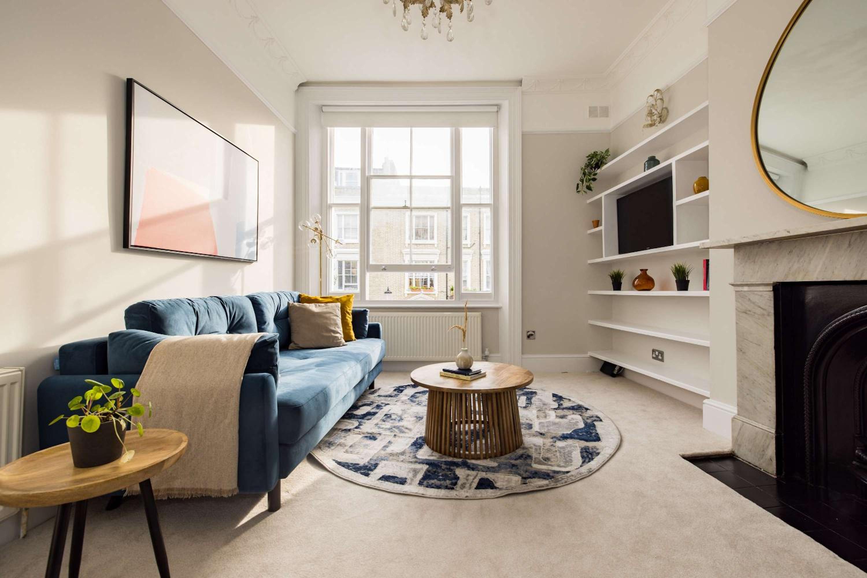 Chic & Sunlit Earls Court Flat