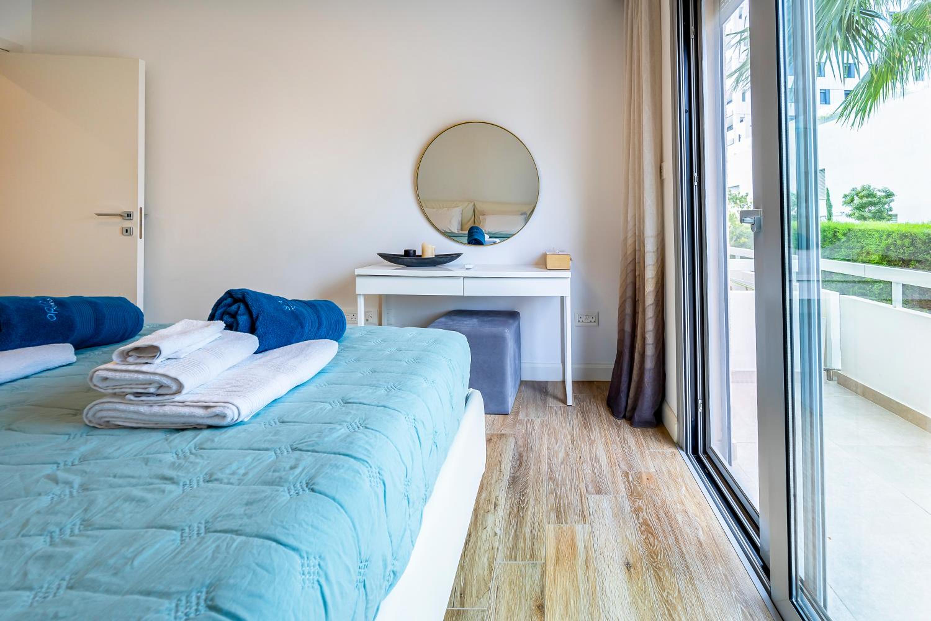 Luxury 1 bedroom apartment with shared pool