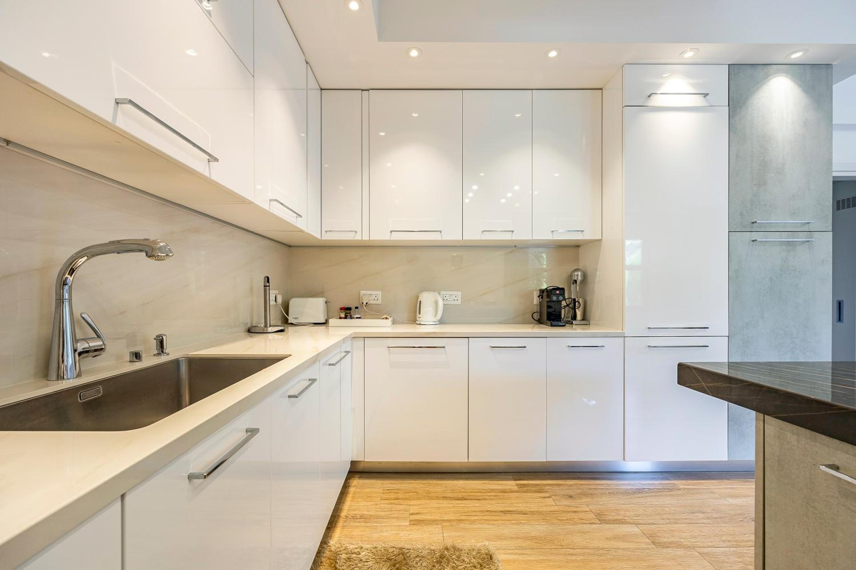 Luxury 1 bedroom apartment with shared pool