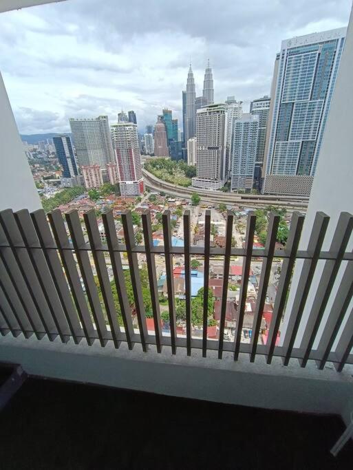 COL18B Modern Infinity Pool KLCC Balcony View