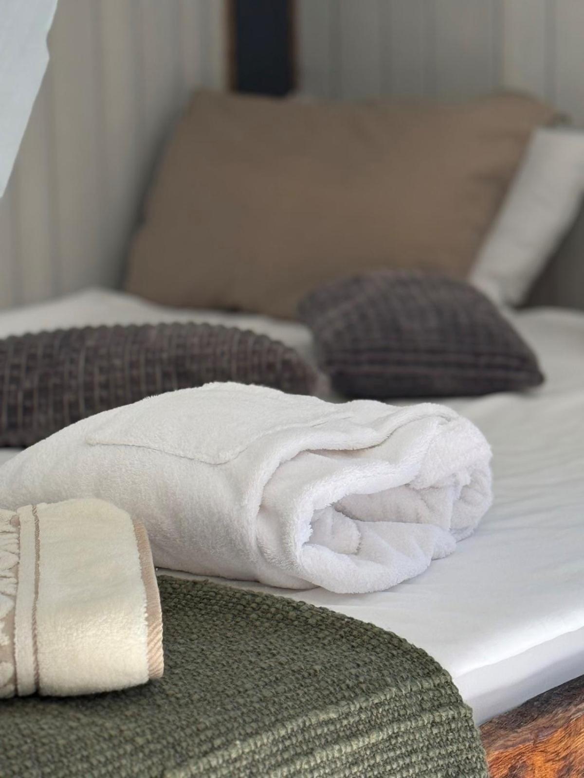 Villa Yarema Mountain Relax with Hot Jacuzzi & Sauna by BookVillaBG