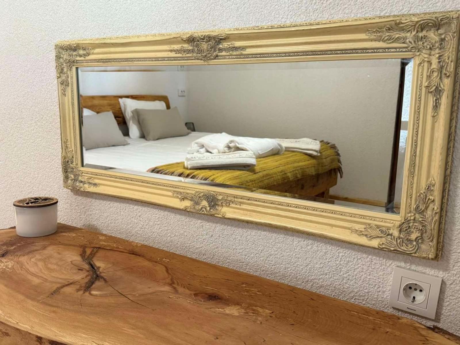Villa Yarema Mountain Relax with Hot Jacuzzi & Sauna by BookVillaBG