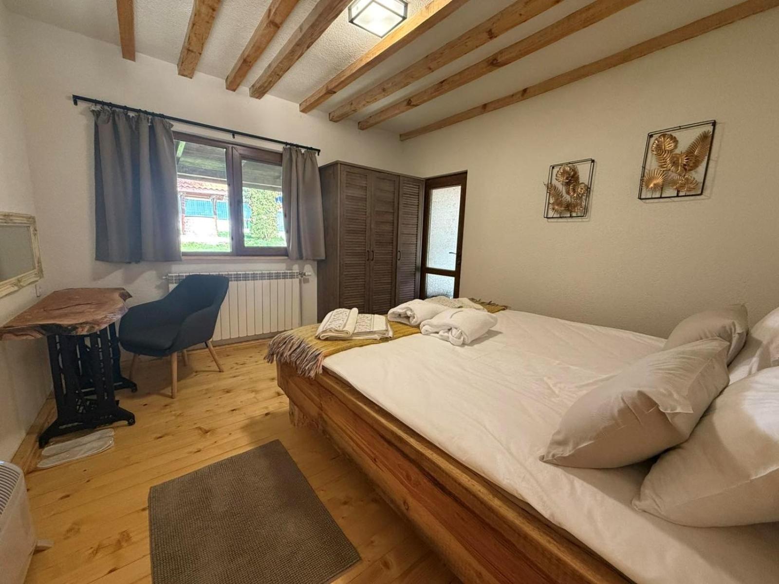 Villa Yarema Mountain Relax with Hot Jacuzzi & Sauna by BookVillaBG