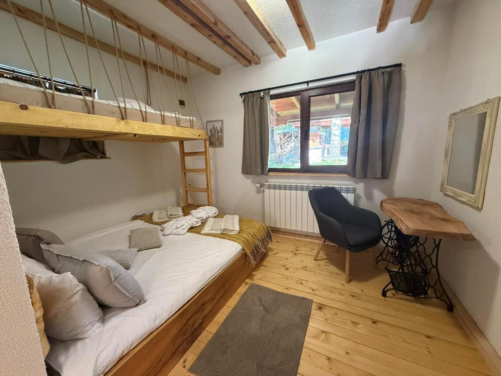 Villa Yarema Mountain Relax with Hot Jacuzzi & Sauna by BookVillaBG